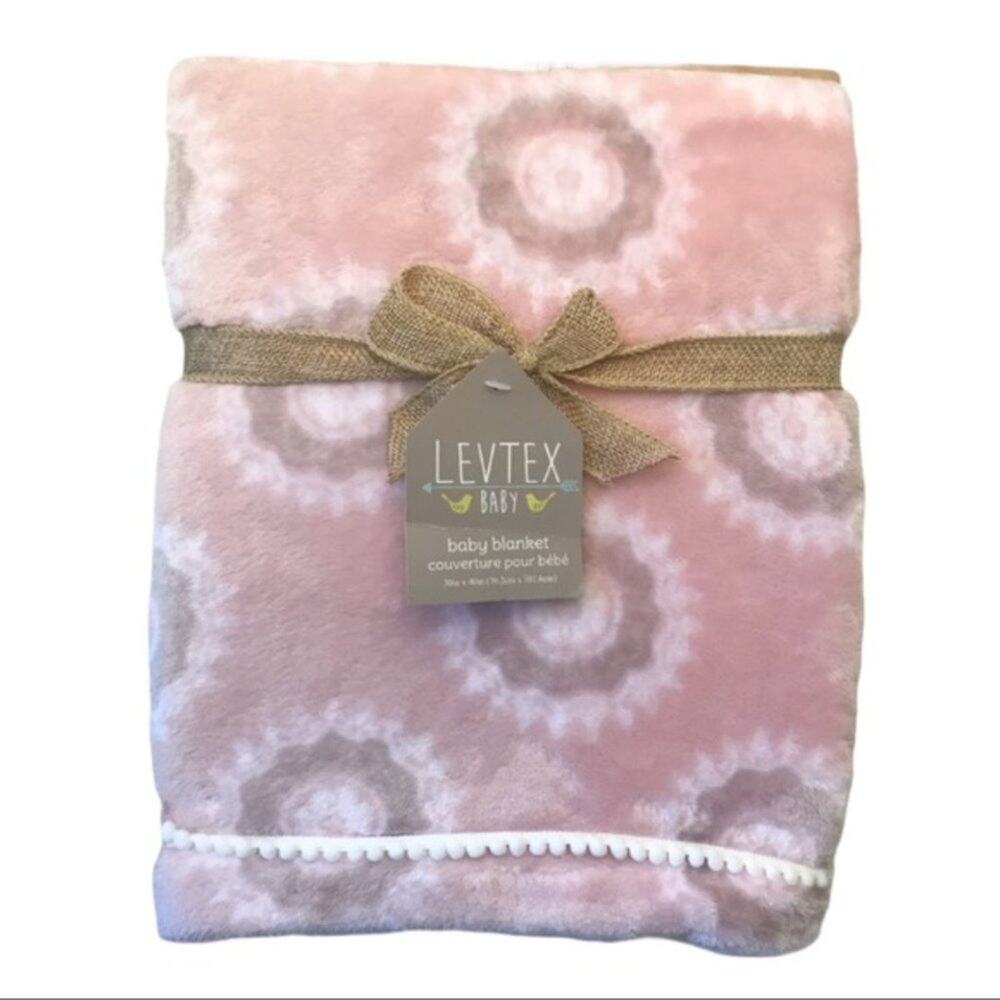 New Levtex Plush Baby Girl Gift Blanket Fleece Pink Medallion